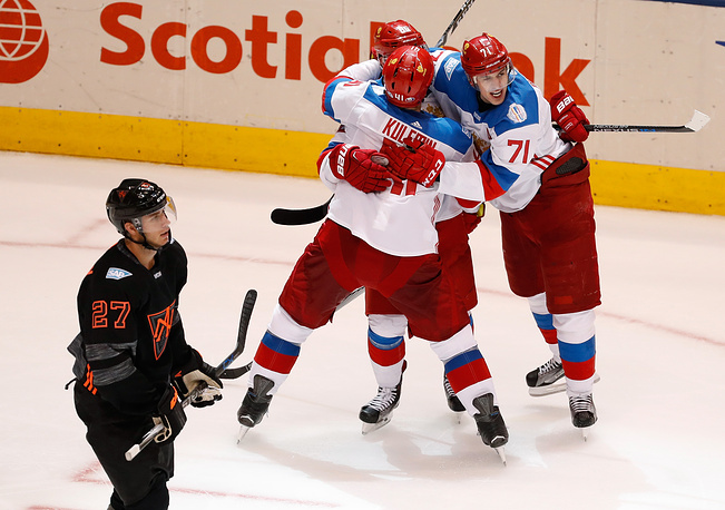 Российские хоккеисты одержали первую победу на Кубке мира