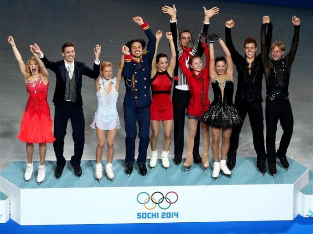 Сборная России выиграла золото в командных соревнованиях по фигурному катанию