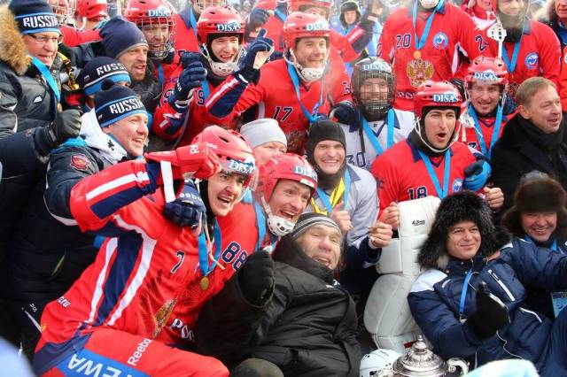 FORWARD поздравляет сборную России по хоккею с мячом!