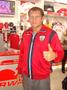 13.07.2011 Известный спортсмен, Александр Емельяненко, посетил FORWARD 13.07.2011 Известный спортсмен, Александр Емельяненко, посетил FORWARD