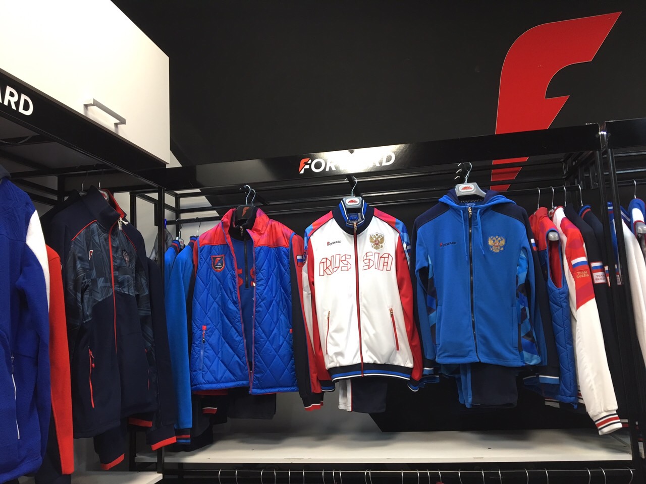 Форвард магазин спортивной одежды адреса. Магазин форвард. Магазин форвард в Перми. Магазин форвард Петропавловск-Камчатский. Магазин форвард в Нижнем Новгороде.