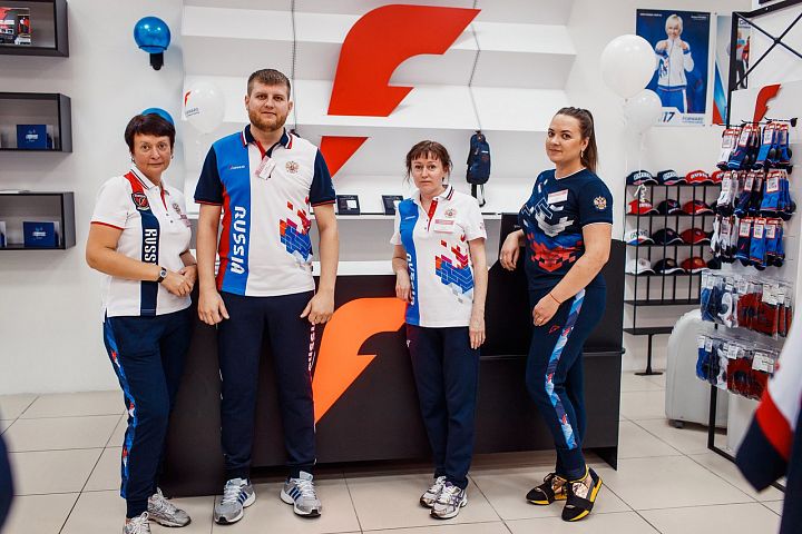 В Кемерово прошло праздничное открытие магазина FORWARD В Кемерово прошло праздничное открытие магазина FORWARD
