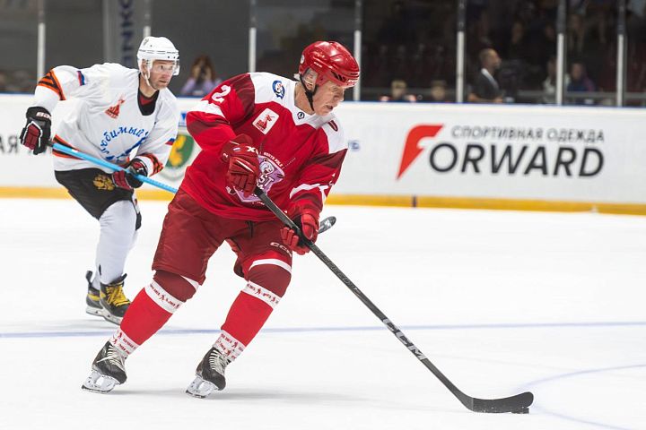 FORWARD экипировал Легенд хоккея для особого матча на Байкале