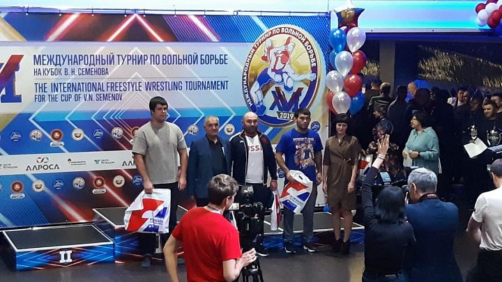 Россияне одержали победу в международном турнире по вольной борьбе