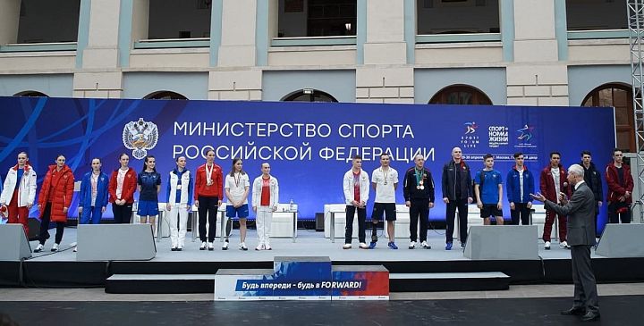 ЯРКИЙ ПОКАЗ НОВОЙ КОЛЛЕКЦИИ ЭКИПИРОВКИ FORWARD