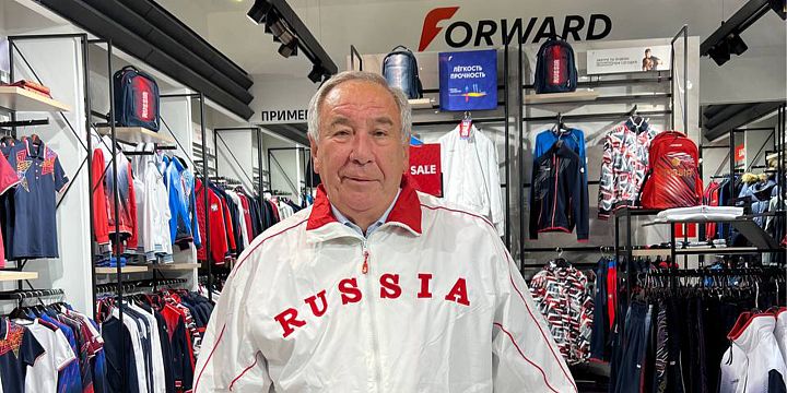 Шамиль Тарпищев посетил флагманский магазин FORWARD Шамиль Тарпищев посетил флагманский магазин FORWARD